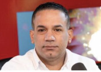 Envían a cárcel de Najayo al abogado Emilio López por violencia contra Tamara Martínez