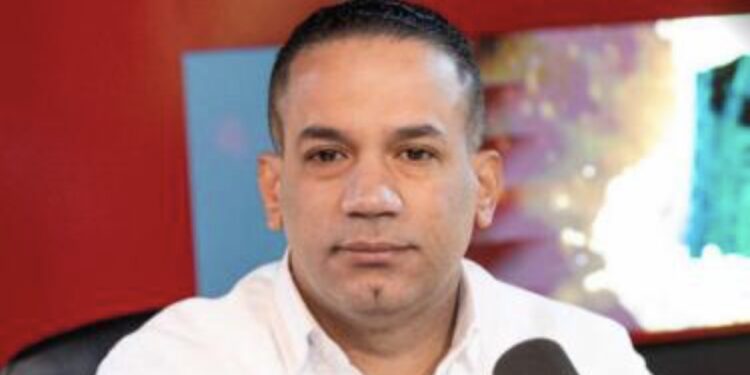 Envían a cárcel de Najayo al abogado Emilio López por violencia contra Tamara Martínez