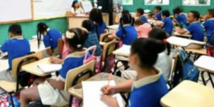 Educación ha recibido alrededor de 100 denuncias de acoso en escuelas en gestión de Ángel Hernández