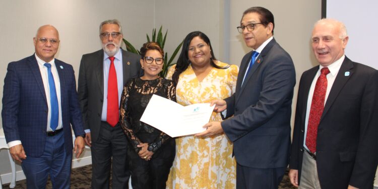 SODEMECU reconoce a médicos dominicanos pioneros en ejercer la Medicina Crítica en el país