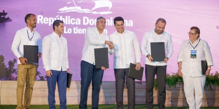 David Collado y secretario general de la OMT firman declaración compromiso sostenibilidad turística en RD