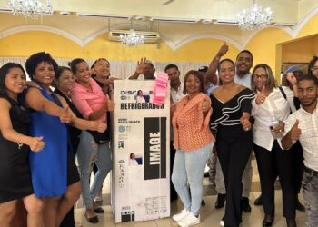 Precandidata a diputada Ana María Castillo celebra el día de las madres en San Juan de la Maguana