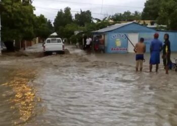 Un desaparecido y 13 personas desplazadas en Azua, tras fuertes lluvias