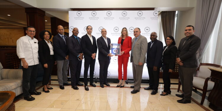 Ministerio de Turismo entrega certificación Qualitur al Hotel Sheraton.