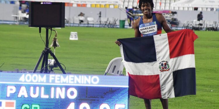 Marileidy Paulino rompe récord en Centroamericanos y gana oro en 400 metros planos