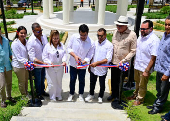 Ministro de Turismo inaugura construcción Parque Central en el Pinar de San José de Ocoa
