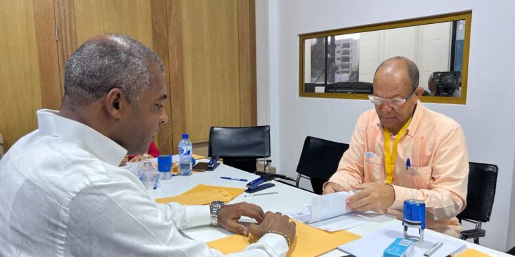 Nelson Fulcar formaliza su precandidatura en el PRM para Alcaldía SDN