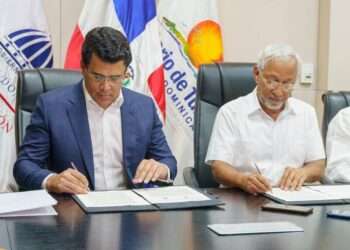 Ministros de Turismo y Educación firman acuerdo para llevar el turismo a las escuelas