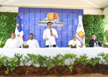 Ministro de Turismo deja iniciados trabajos en vías de Las Terrenas, Samaná