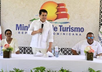 Ministro Collado deja iniciados trabajos en calles de Bayahíbe a un costo cercano a los 53 millones de pesos y anuncia inversión por otros  RD $200 millones