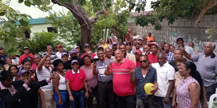 Carlos García: sostiene encuentro con dirigentes barriales » dice será candidato a la alcaldía de Barahona»