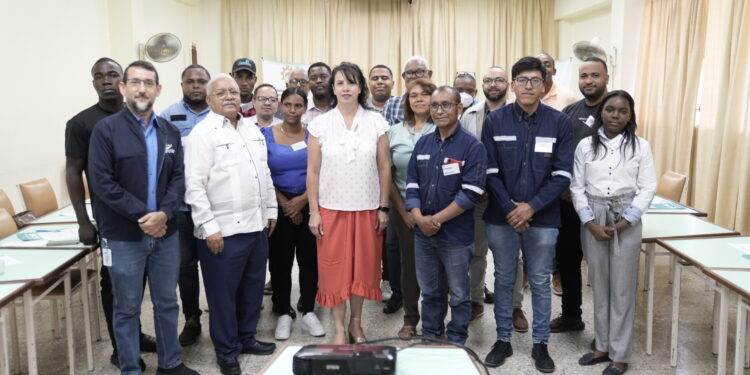 INFOTEP y SENTEC de Bolivia imparten taller sobre construcción de estufas y destiladores solares