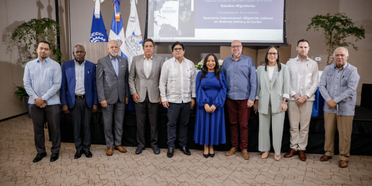 Puesta en circulación de la Memoria Seminario Internacional: Migración Laboral en América Latina y el Caribe y el volumen 4 de la revista Estudios Migratorios