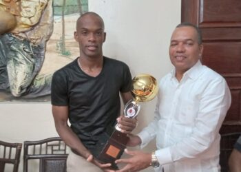 GoldQuest agasaja al equipo Los Trinitarios ganadores del TBS de San Juan