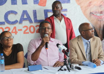 Carlos Ortiz reconoce triunfo de Betty Gerónimo