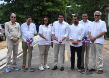 Ministro de Turismo inaugura reconstrucción de infraestructuras viales en Las Terrenas, Samaná.