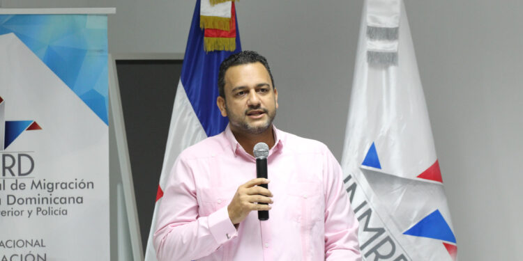 El Instituto Nacional de Migración (INM RD) presenta el libro Casa, carro y negocio: La aspiración de migrar en el noreste rural dominicano, elaborado por los investigadores Reyna Bartolomé y Pedro Valdez