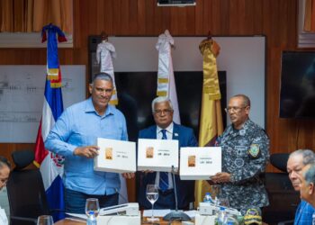 Bienes Nacionales entrega a Interior y Policía 12,000 tabletas descargadas por la JCE