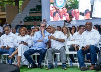 Director del CEA acompaña al presidente Luis Abinader en la entrega de 1000 título de propiedad definitiva de terrenos del Estado en SPM