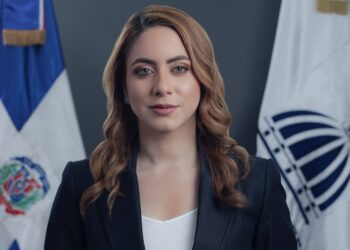 Gloria Reyes afirma el crecimiento económico se está convirtiendo en mayor bienestar y servicios a las familias más vulnerables