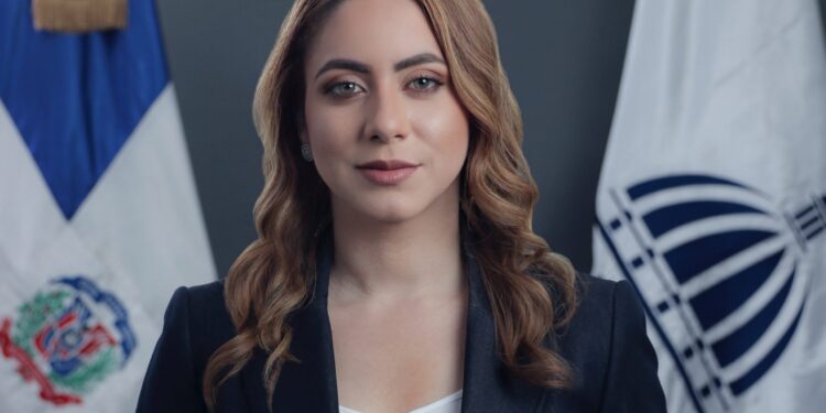 Gloria Reyes afirma el crecimiento económico se está convirtiendo en mayor bienestar y servicios a las familias más vulnerables