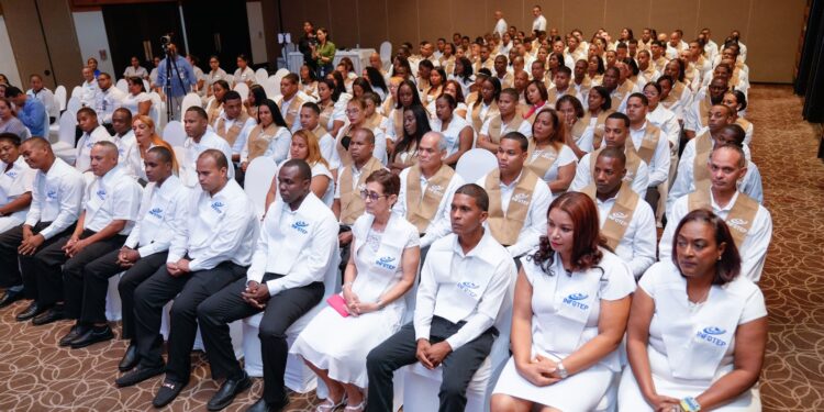 Santos Badía afirma 235 graduados por INFOTEP en Casa de Campo están capacitados para dar servicio de alta calidad en polo turístico