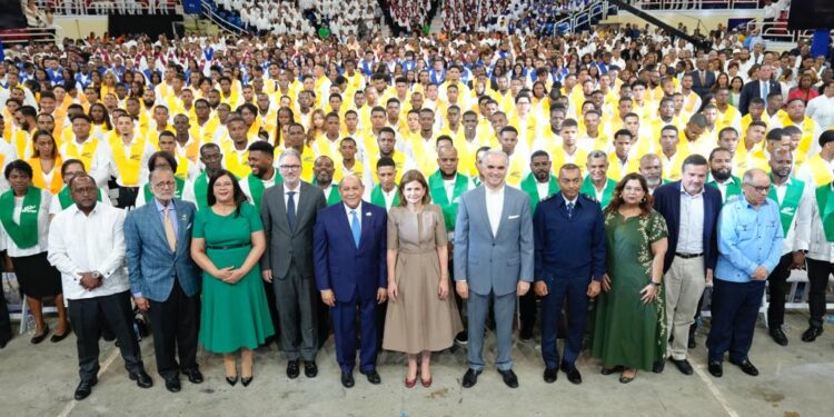 Vicepresidenta Raquel Peña encabeza graduación de 5, 414 técnicos y maestros técnicos del INFOTEP