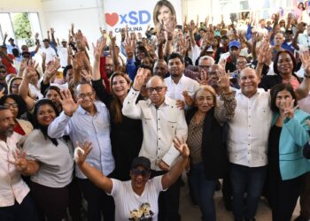 Líderes sindicales se suman en apoyo a Carolina Mejía