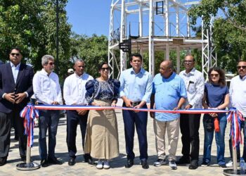 David Collado entrega el remozado parque Duarte de San Fernando, Montecristi.