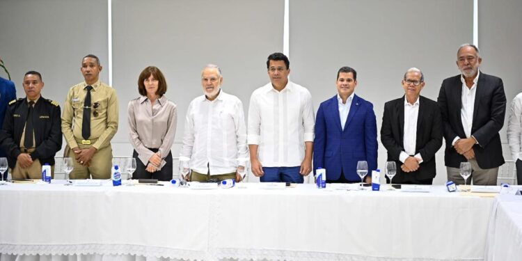 Gabinete de Lucha contra el Sargazo busca fórmulas para solucionar el problema