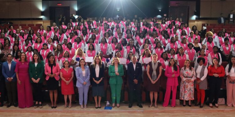 “Mujeres SUPEREmprendedoras” de Supérate ya ha graduado a 964 mujeres; el proyecto integró a 1,500