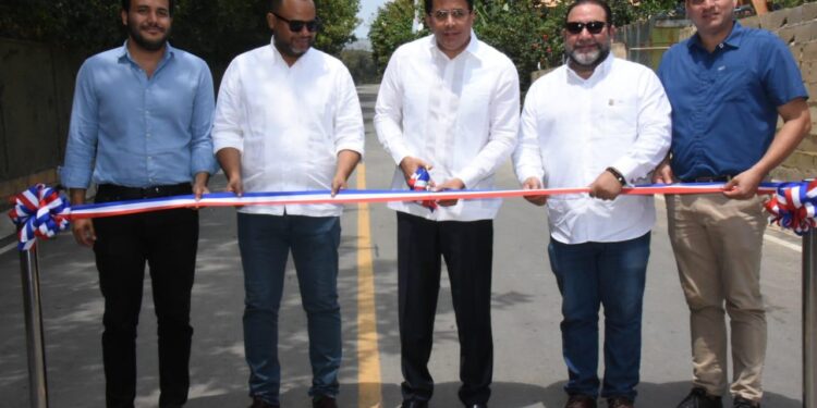 Ministro de Turismo inaugura obra en Jarabacoa por un monto superior a los 80 millones de pesos