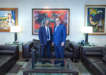 Gobernador Valdez Albizu recibe la visita de su homólogo del Banco Central de Guyana, Gobind Ganga