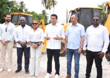 Turismo continúa con la intervención en Guayacanes para fortalecer ese destino.