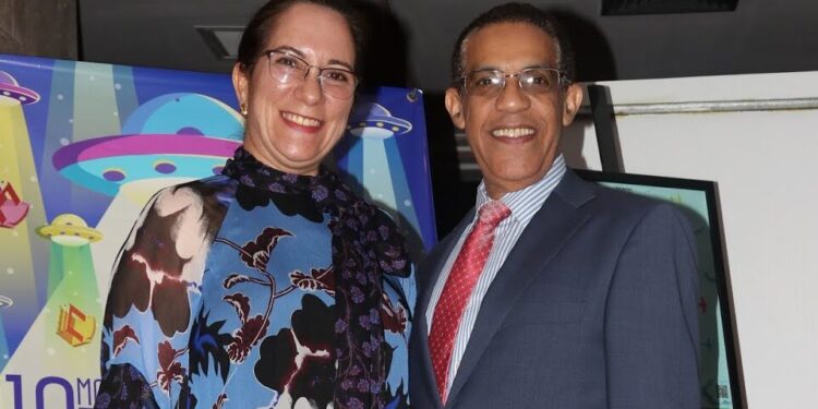 Los productores de teatro Basilio Nova y Ana Jiménez participan en FAMFEST en Chile