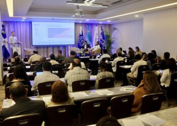 El éxodo de migrantes en América Latina ha crecido el 225 % desde 2021, revela seminario sobre movilidad humana en República Dominicana