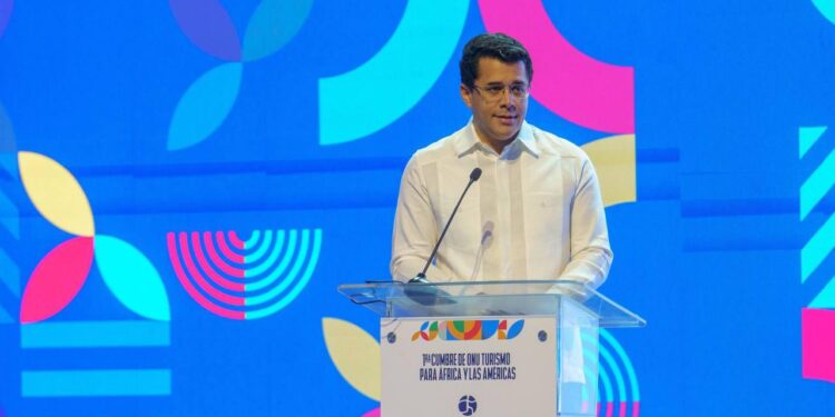 Collado cierra acuerdos de desarrollo sostenible en cumbre de ONU Turismo.