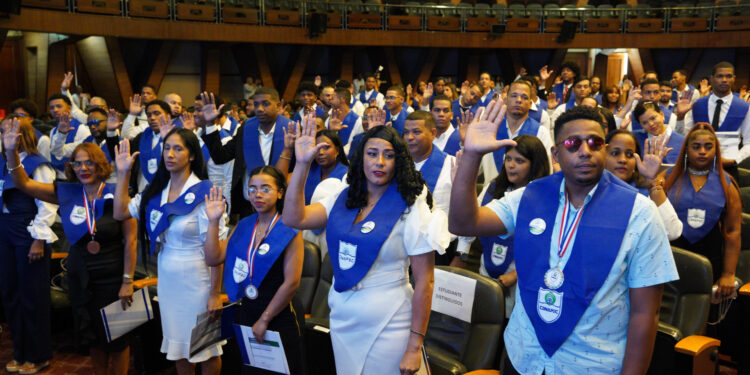 CENAPEC gradúa a 852 nuevos Bachilleres bajo la Modalidad General, en su Quincuagésima Segunda Graduación Ordinaria