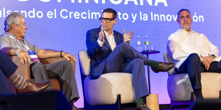 Empresario Edward De Valle II asegura inversionistas tienen los ojos puestos en turismo República Dominicana.