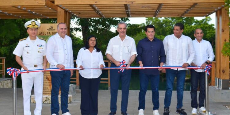 Presidente Abinader y ministro de Turismo entregan proyecto mejoramiento de la Laguna Gri-Gri y su entorno en Rio San Juan