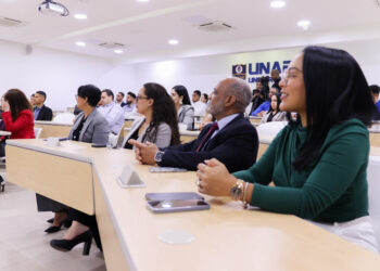 Universidad APEC y APAP culminan primera cohorte del Programa de Formación Continua SOMOS APAP