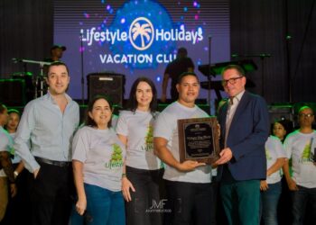 Grupo Lifestyle celebra en grande fiesta de Navidad para sus servidores