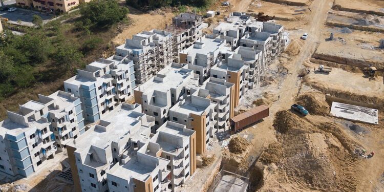 Oportunidades y precauciones en la inversión inmobiliaria para la diáspora dominicana