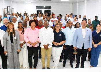 MITUR e instituciones estatales presentan oportunidades de programa emprendedores y mipymes de Pedernales