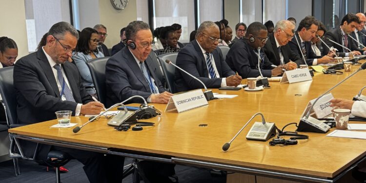 Gobernador Valdez Albizu participa en las reuniones de primavera del FMI y del GBM