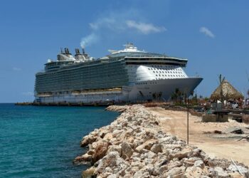 Pedernales recibe uno de los cruceros más grande del mundo con más de 8,600 personas a bordo