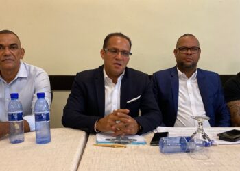 Presidente de Fenacho Alexis Disla saluda empresa Shell incursione en la movilidad eléctrica