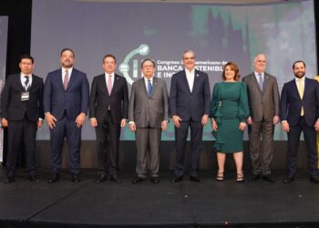 Valdez Albizu resalta la importancia de la sostenibilidad climática e inclusividad de los sistemas bancarios para consolidar la estabilidad macroeconómica