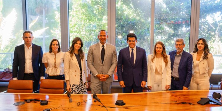 David Collado y Alex Rodríguez anuncian inversión de mil millones de dólares en Playa Grande