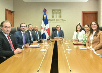 Gobernador Valdez Albizu se reunió con la Sra. Carolina Juan, encargada de Banca Corporativa del Citi Bank